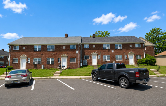 2 beds, 1 bath, 850 sqft, $1,675, Unit A-21