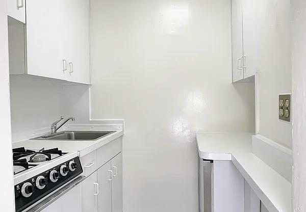 795 LEXINGTON AVE