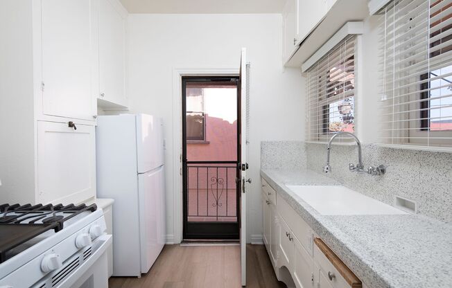 Rare 1 Bedroom in a Fantastic Location with Timeless Vintage Charm!