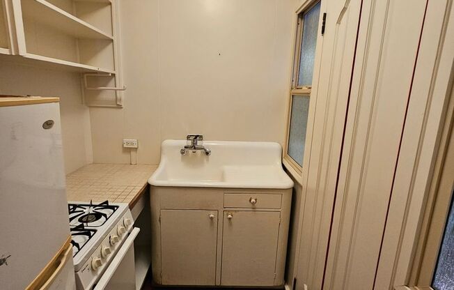 Studio, 1 bath, 385 sqft, $1,300, Unit JP064. 1421 South Beretania Street Unit D-1