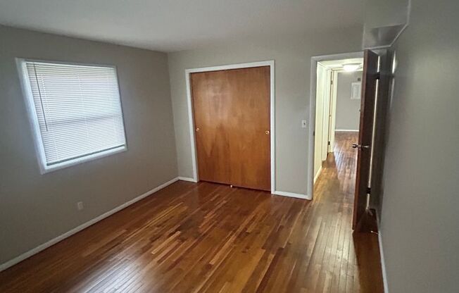 2 beds, 1 bath, $975, Unit Apt 3