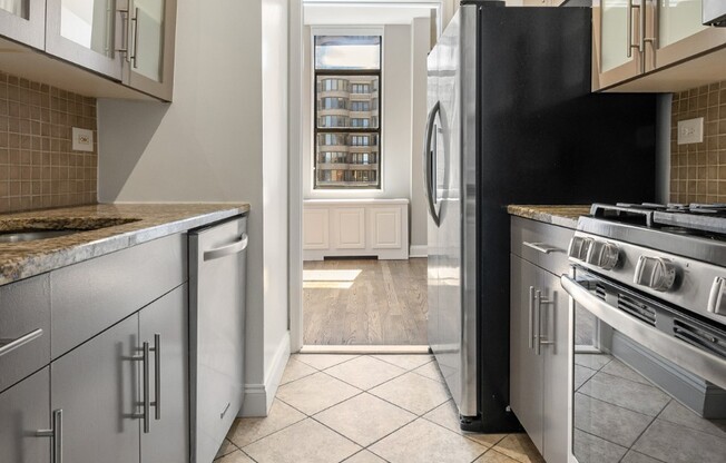 2 beds, 1.5 baths, $5,400, Unit 15C