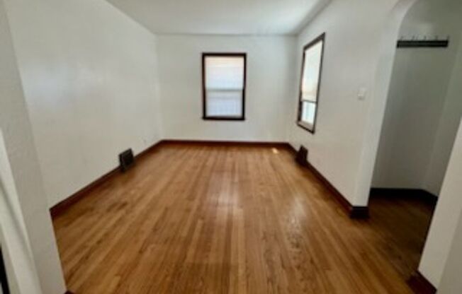 Fully Remodeled single family house!  3 bedrooms, full kitchen, full bath, living room