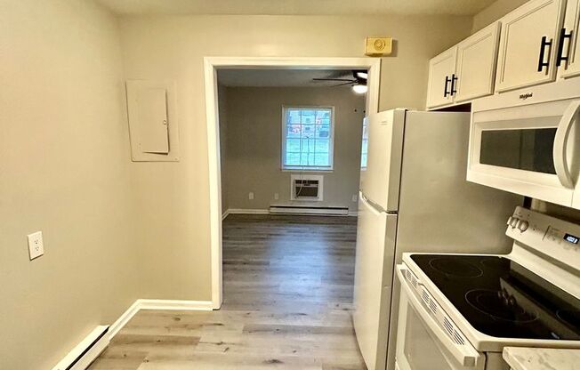 1 bed, 1 bath, 650 sqft, $840, Unit 7570-C