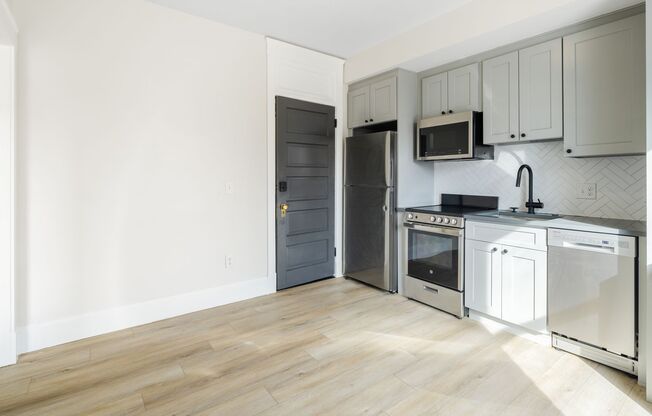 1023 North Broadway | Renovated Studio & 1BR Apartments in Denver's Golden Triangle!