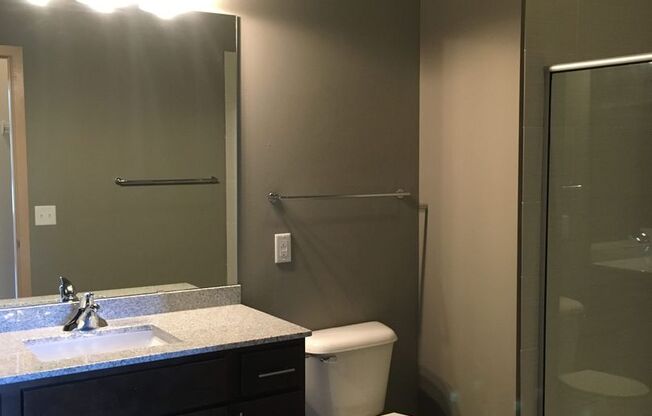 3 beds, 2 baths, 1,156 sqft, $3,170, Unit 902-512