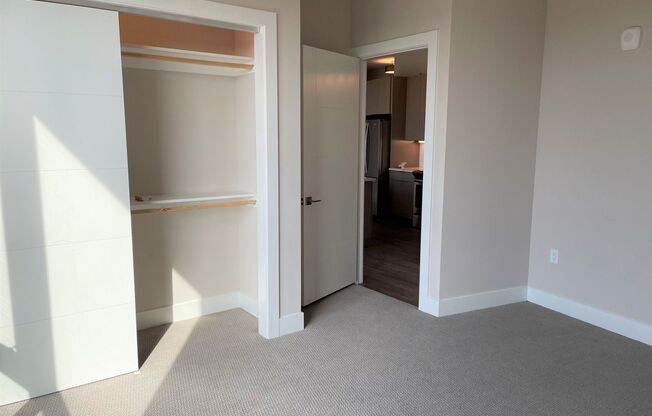 1 bed, 1 bath, 883 sqft, $1,900, Unit 321 Jefferson-605