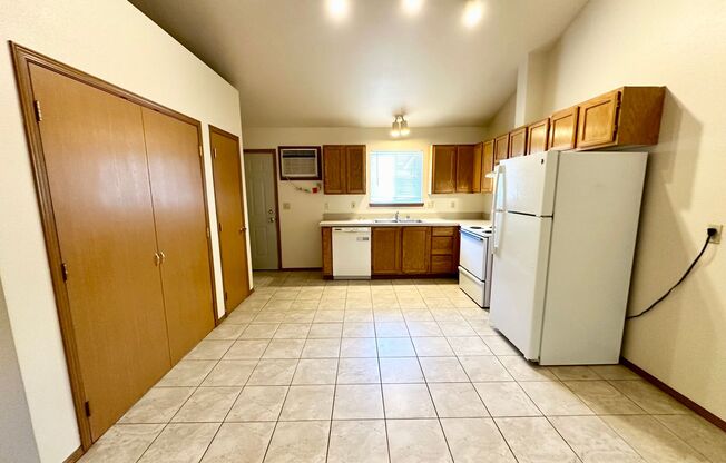 3 beds, 2 baths, 1,040 sqft, $1,350, Unit A