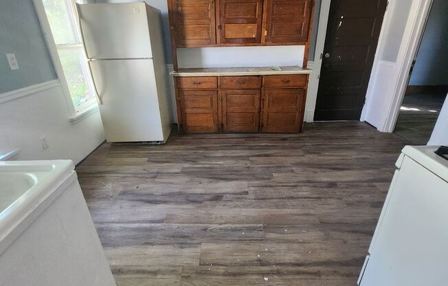 Upper 3 bedroom east side