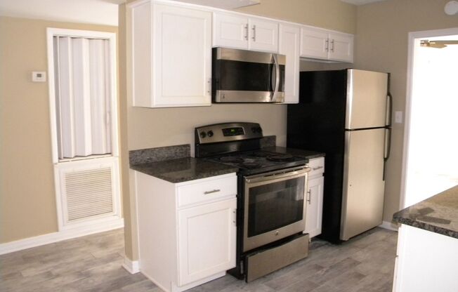 3 beds, 2 baths, $1,600, Unit Orange