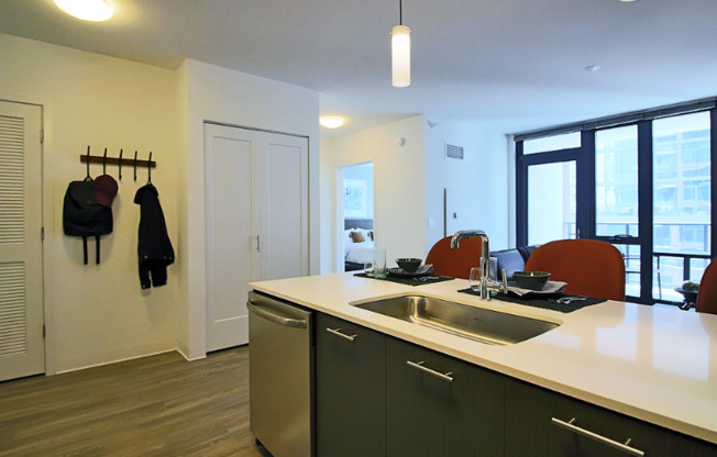 613 N WLS