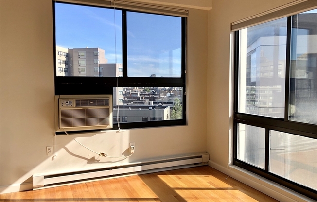 2 beds, 1.5 baths, 647 sqft, $4,400, Unit 616