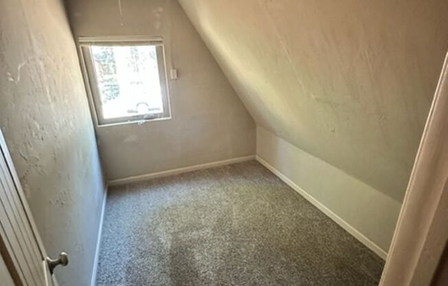 3 beds, 1 bath, $2,000