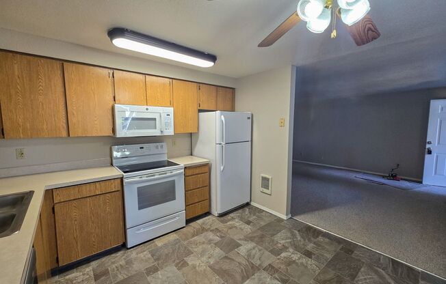 2 beds, 1 bath, 840 sqft, $1,250, Unit 61