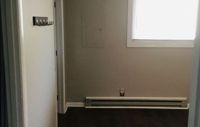 AVAILABLE NOW. Cute 1 bedroom 1 bath apartment in the heart of West Nashville. Only $1,100 per month. Onsite Laundry Facilities.
