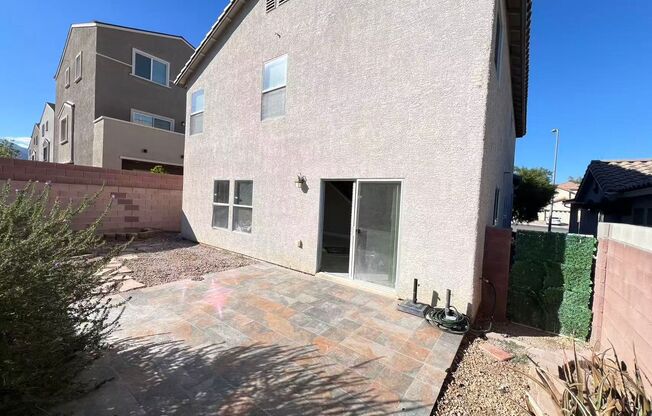 5 beds, 3 baths, $2,400