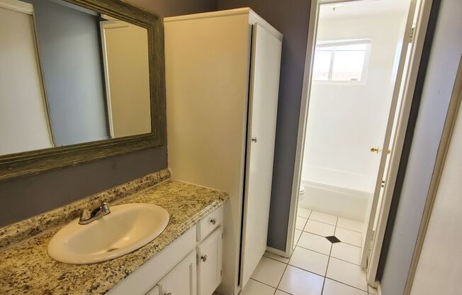 Studio, 1 bath, 360 sqft, $1,600