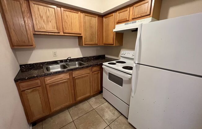 1 bed, 1 bath, 700 sqft, $925, Unit Unit 1