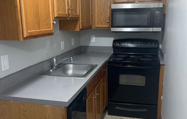 2 beds, 1 bath, 675 sqft, $1,400, Unit 223