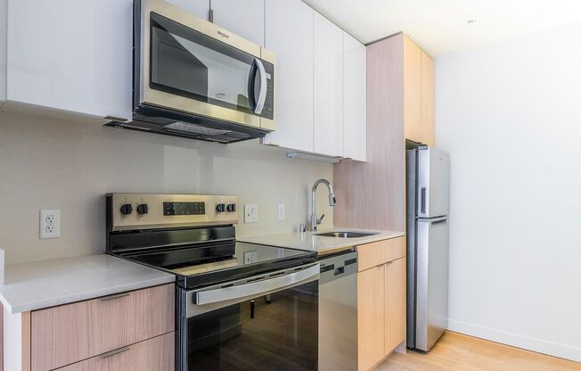 Studio, 1 bath, 300 sqft, $1,599, Unit 419