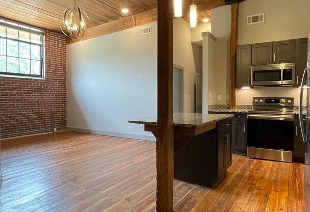 2 beds, 2 baths, 953 sqft, $1,848, Unit Bay 5 Unit 221