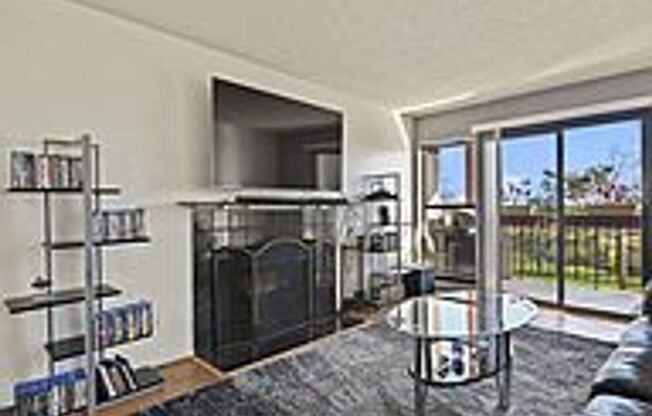 Spacious 2Bd/1Ba Condo in Westminster! Available 8/5!