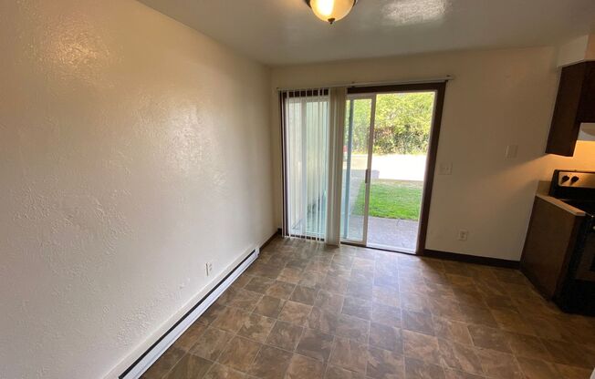 2 beds, 1 bath, 707 sqft, $1,200, Unit 3875