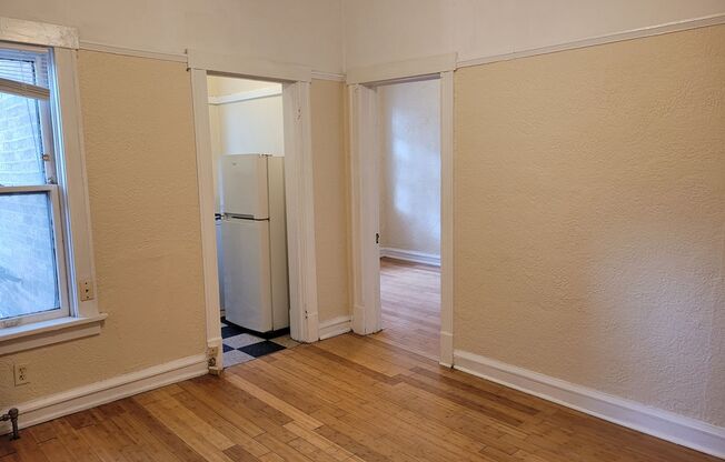 1 bed, 1 bath, $995, Unit 18