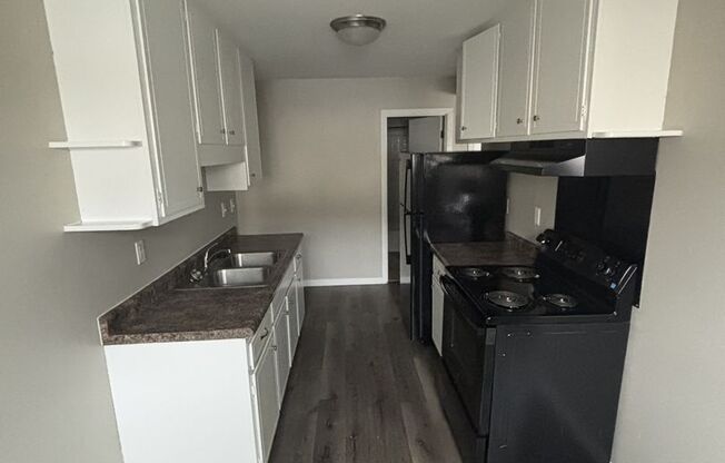 2 beds, 1 bath, 900 sqft, $1,250, Unit 175-01