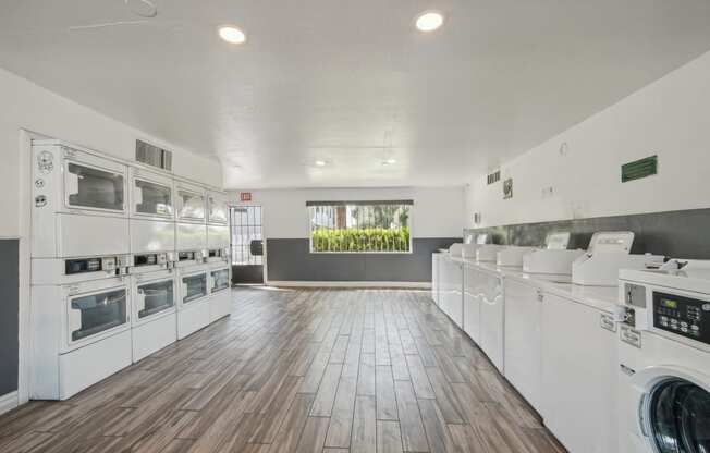the preserve at ballantyne commons community laundry room
