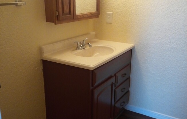 3 beds, 2 baths, 1,350 sqft, $1,150, Unit 34