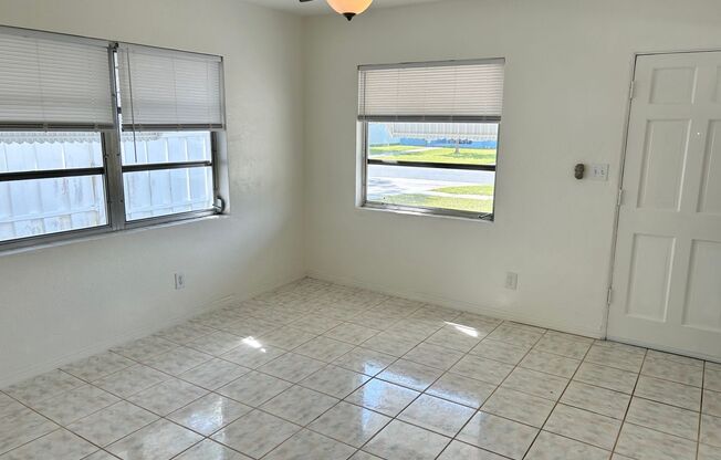 2 bed 1 Bath House in Ideal Location in St Pete