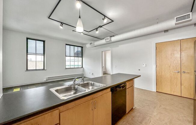 2 beds, 2 baths, 1,000 sqft, $1,200, Unit 601