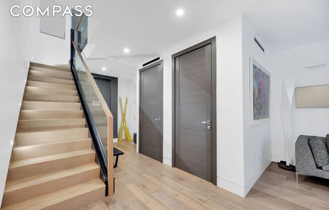 440 W 20 ST