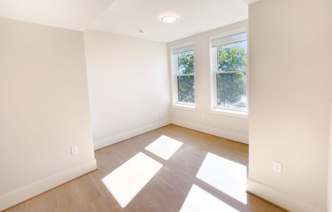 1 bed, 1 bath, $3,300, Unit 330