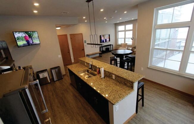 1 bed, 1 bath, 650 sqft, $1,695, Unit 7710-406