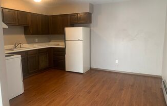 2 beds, 1 bath, $850, Unit 18