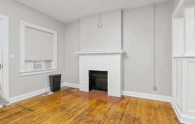 Studio, 1 bath, 400 sqft, $750, Unit 17