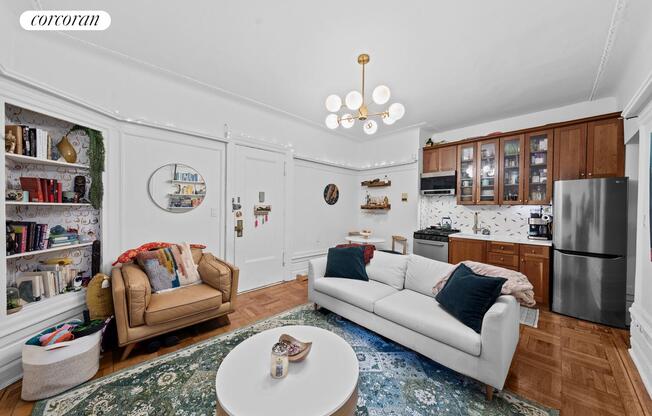 305 8 AVE