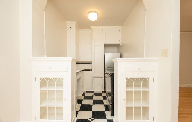 1 bed, 1 bath, 550 sqft, $1,550, Unit 708