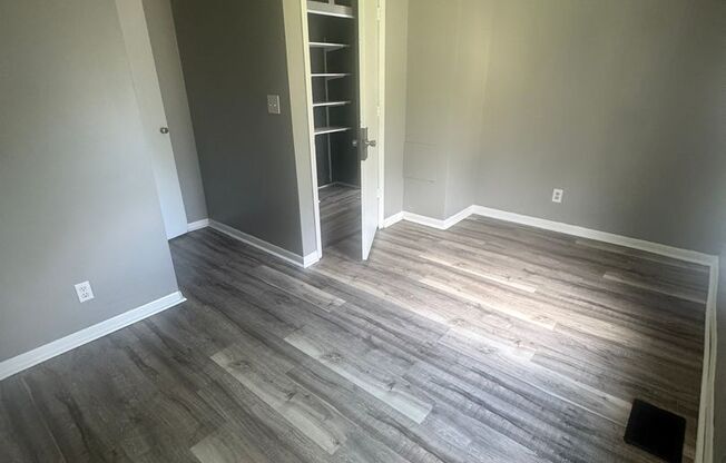 915 W Powers St- Unit 1