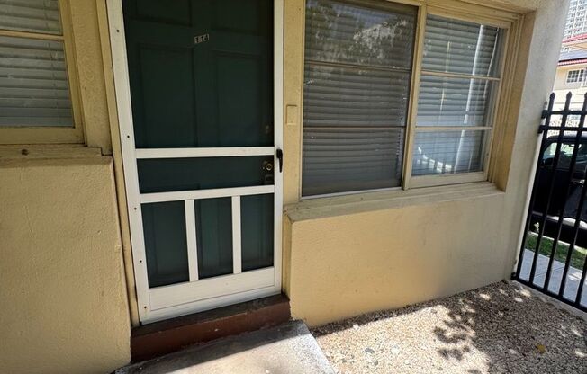 $1,625 Newly renovated 1-bed/1-bath in Commodore Waikiki in Ala Moana area