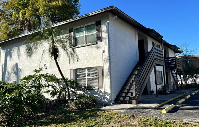 2411 W STROUD AVE