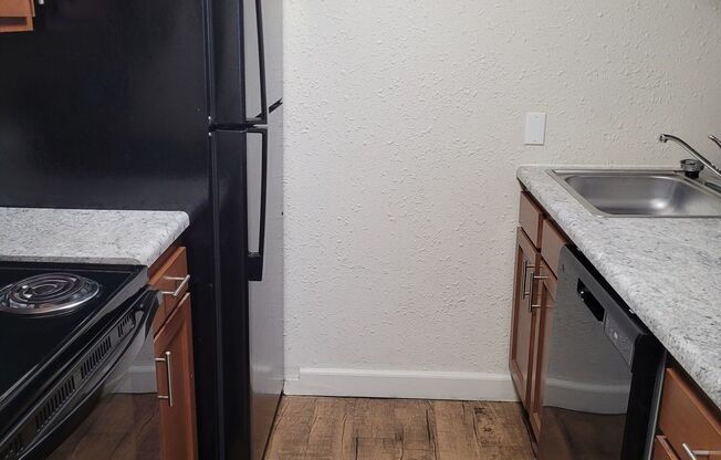 2 beds, 1 bath, 900 sqft, $1,100