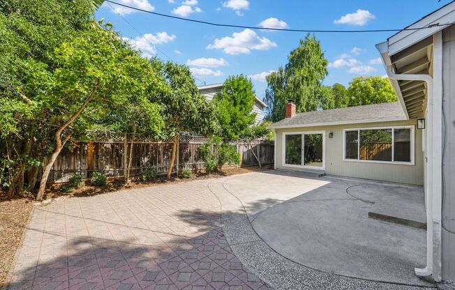 4 beds, 2 baths, $6,495