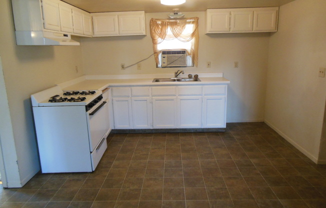 4 beds, 1 bath, $1,675