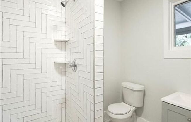 High Class -  Hyde Park Hacienda - Huge 1 Bedroom - New Finish Out - Pet Friendly - Huge Yard - Everything Close $1695