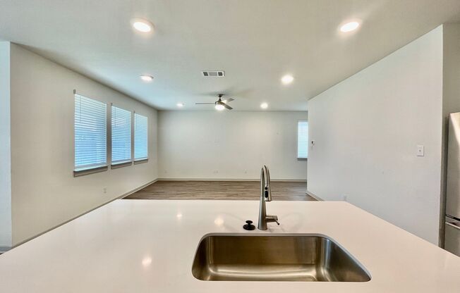 4 beds, 3 baths, $2,190