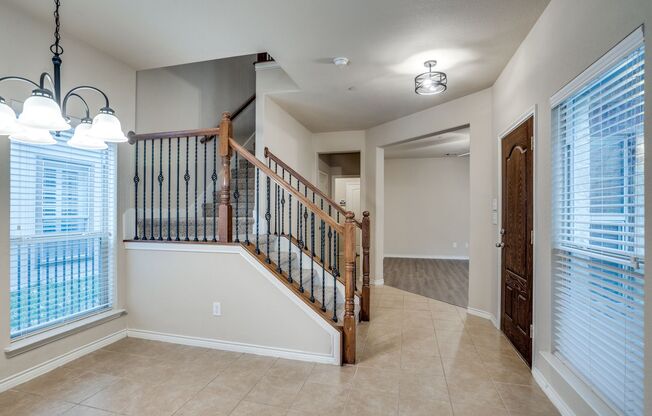Sophisticated Townhome Ready to Move In!