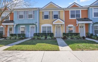 Great 2 bedroom/ 2 bathroom townhome 10 mins from the beach!